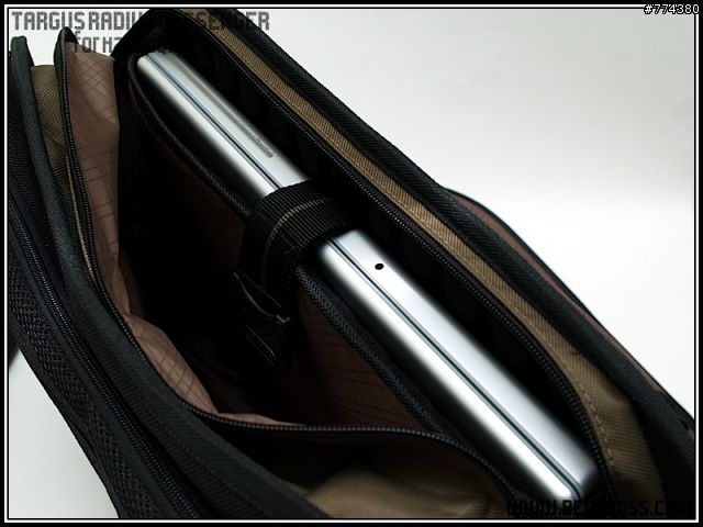 [MacBook Pro 新家] Targus Radius Messenger 質量兼修的電腦側背包