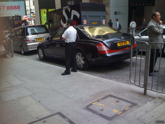 香港巧遇三千萬的Maybach