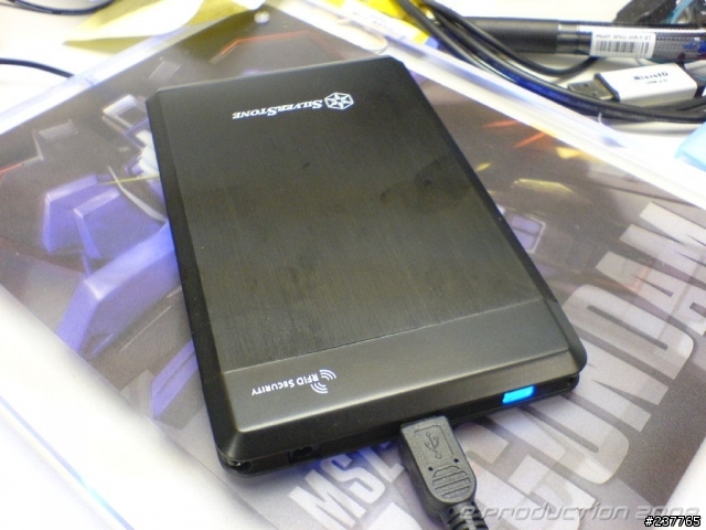 [開箱]  Silverstone Treasure TS01B 2.5" SATA 外接硬碟盒
