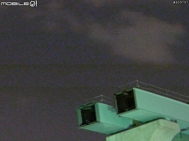 [疑問] L1 夜拍 , 拍出奇怪線條!?