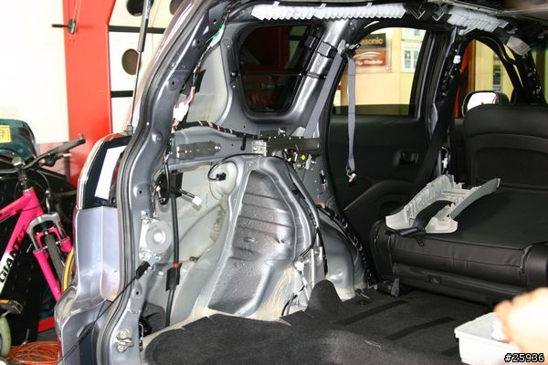 小凹(outlander 2.4)車頂隔音隔熱工程