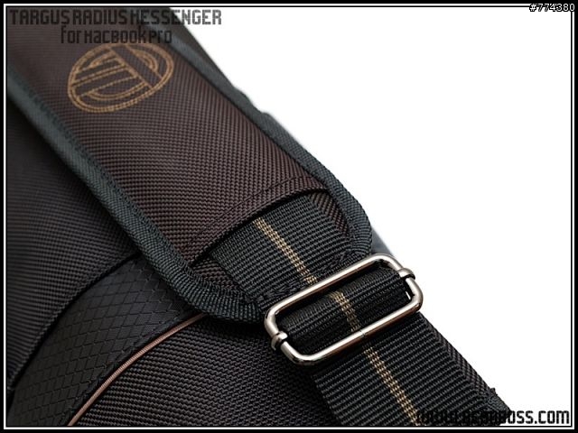 [MacBook Pro 新家] Targus Radius Messenger 質量兼修的電腦側背包