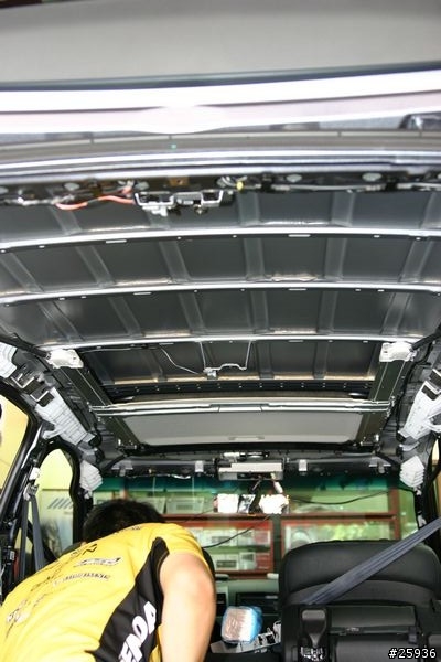 小凹(outlander 2.4)車頂隔音隔熱工程