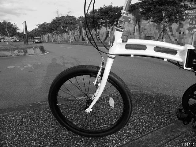 [開箱嘍]時尚黑白低調 Doppelganger 202 小折車(新增握把,碼表,檔泥板)