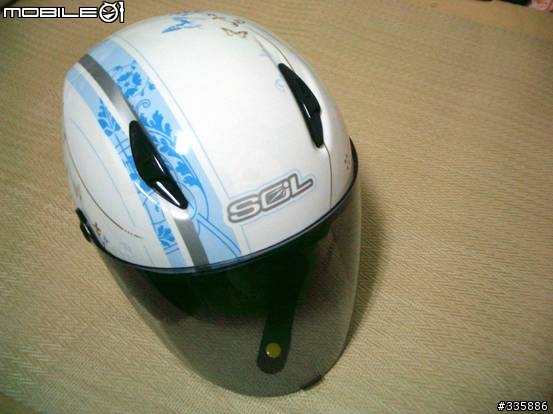用一天1.8元 買一個美麗人生 SOL安瑩 27Y 國產女生專用安全帽體開箱文兼心得分享 二代花蝴蝶白底粉藍