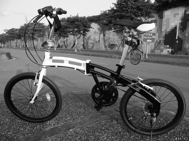 [開箱嘍]時尚黑白低調 Doppelganger 202 小折車(新增握把,碼表,檔泥板)