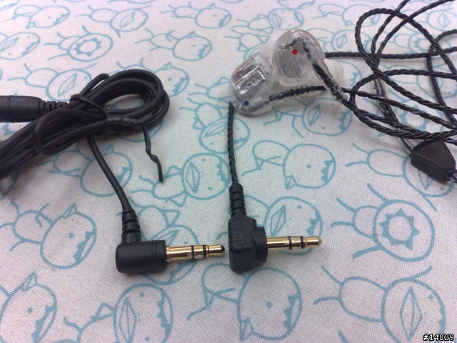 有人跟我出現一樣的問題嗎？新買的這台ASUS M50 耳機那三個接頭，嚴重刮壞我的耳機