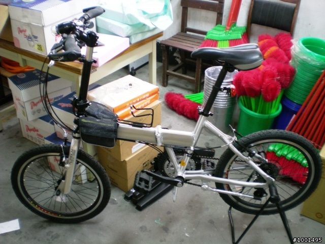 昨天牽的VENZO 2028 白色