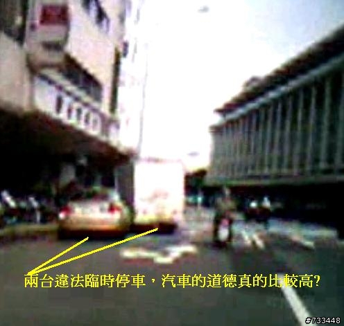 來看看機車族無耐的照片寫照，因此廢除禁行機車道，不濫畫，台灣的交通才有光明。