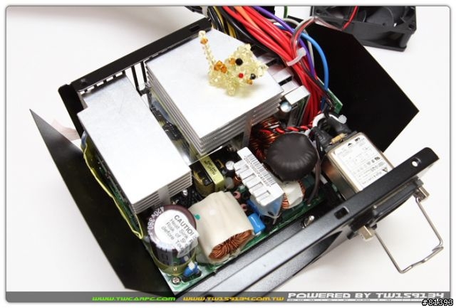 ZIPPY新款 GP2 600W 寧靜 穩重 高效率電源供應器
