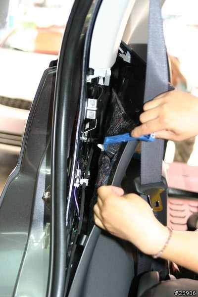 小凹(outlander 2.4)車頂隔音隔熱工程
