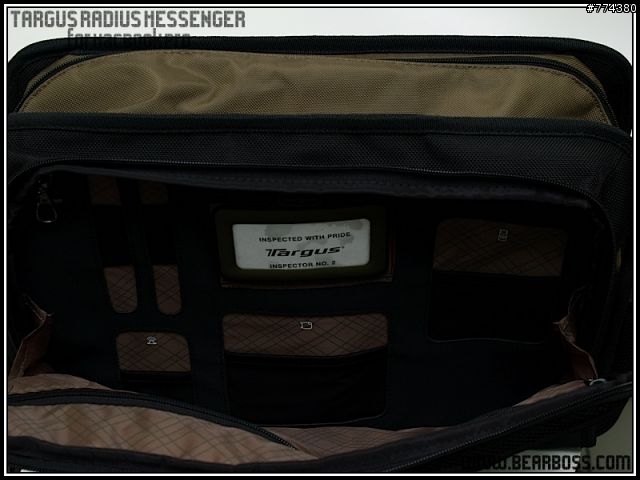[MacBook Pro 新家] Targus Radius Messenger 質量兼修的電腦側背包