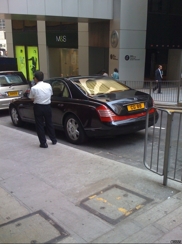 香港巧遇三千萬的Maybach