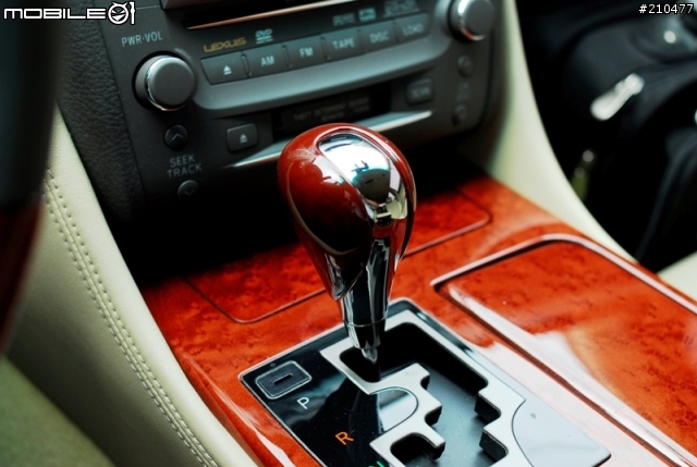 LEXUS LS600hL 專用排檔桿 (天童木工 製)