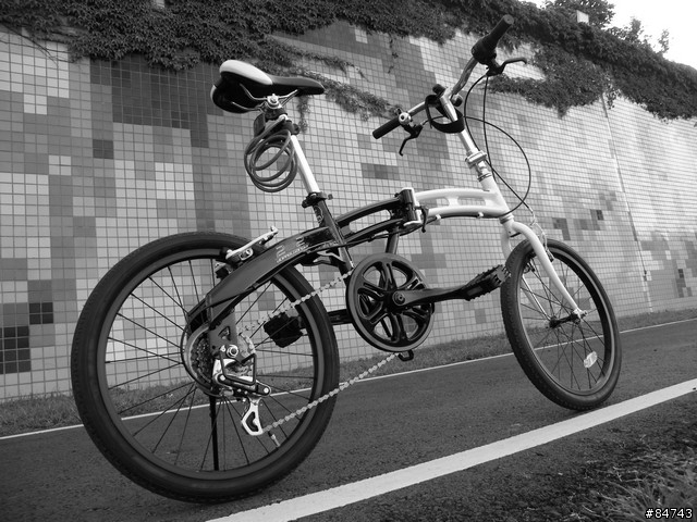 [開箱嘍]時尚黑白低調 Doppelganger 202 小折車(新增握把,碼表,檔泥板)