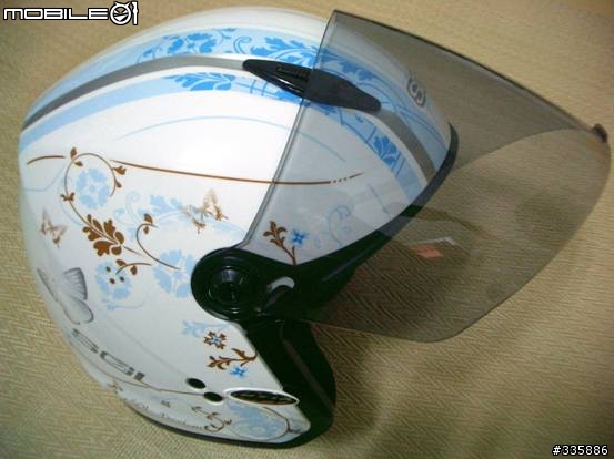 用一天1.8元 買一個美麗人生 SOL安瑩 27Y 國產女生專用安全帽體開箱文兼心得分享 二代花蝴蝶白底粉藍