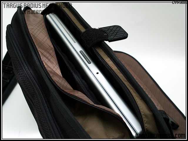 [MacBook Pro 新家] Targus Radius Messenger 質量兼修的電腦側背包