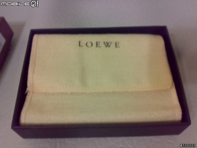[分享]低調、奢華、品味、質感-名片夾(LOEWE)