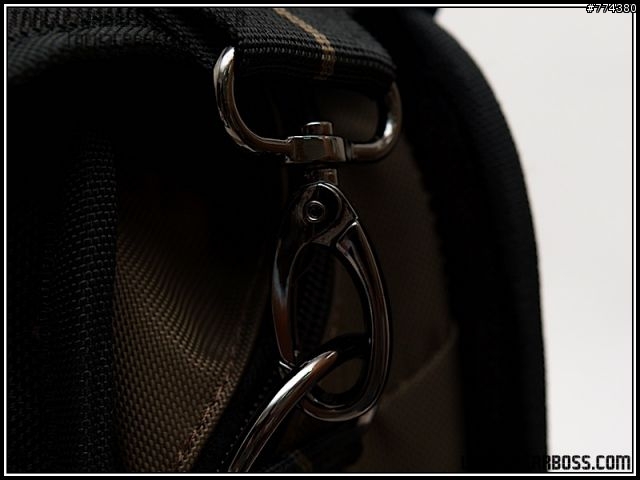 [MacBook Pro 新家] Targus Radius Messenger 質量兼修的電腦側背包