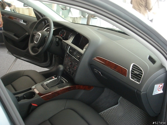 [分享] New Audi A4 (B8)--圖多