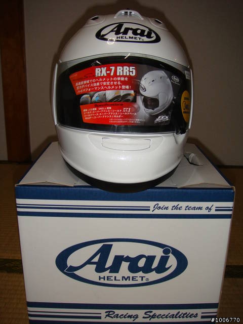 [不專業a開箱文]搭電車踢到寶之Arai RR5(GLASS WHITE)