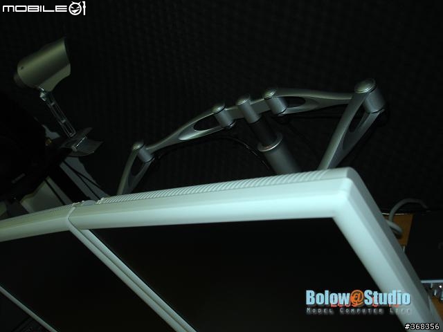 [不專業的開箱文]HOOLIN LCD Monitor Arm LA2-23單螢幕懸臂 + LA2-23w雙螢幕懸臂
