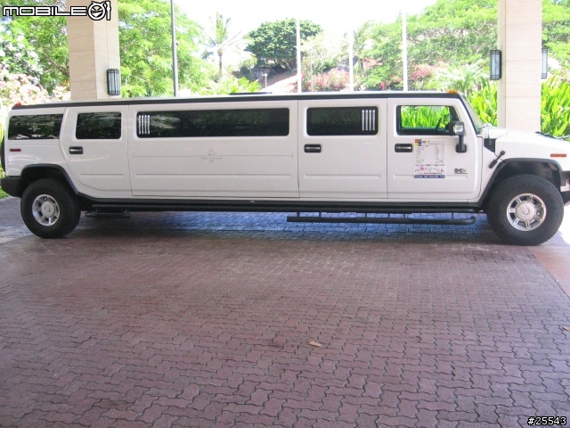 關島的某飯店外看到的加長型汽車