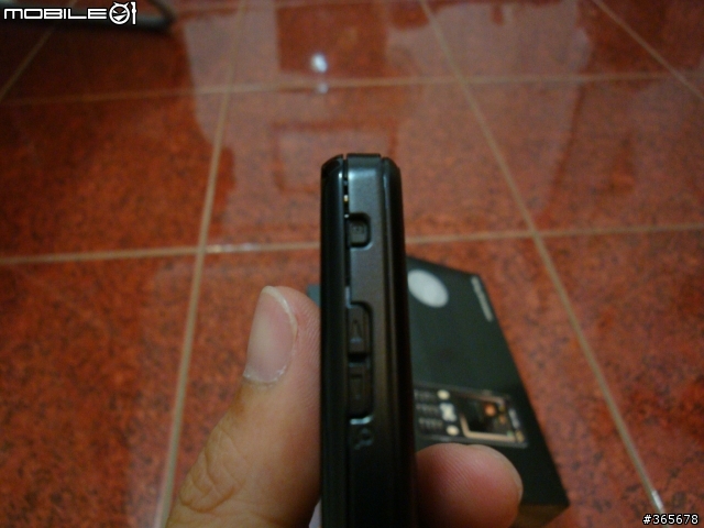 w890i前後外殼不合?這樣正常嗎?
