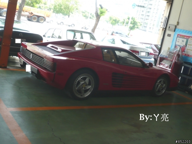 今天無意間遇到的 法拉利 Testarossa