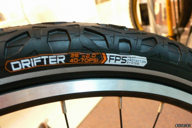 [分享]  大尺寸防刺胎~Serfas DRIFTER FPS 26*2.0