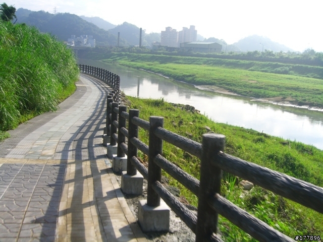 禮門街往中興路方向自行車道(圖多)