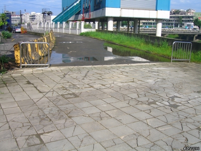 禮門街往中興路方向自行車道(圖多)