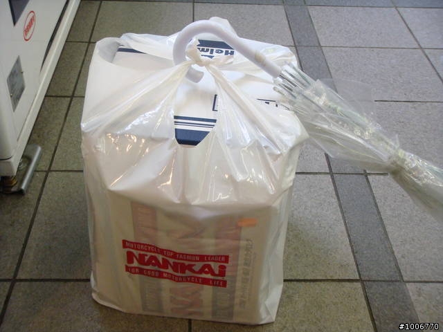 [不專業a開箱文]搭電車踢到寶之Arai RR5(GLASS WHITE)