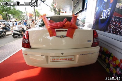 胡志明市史上最佳摸彩獎品--克萊司勒加長型300 TOURING  兩台