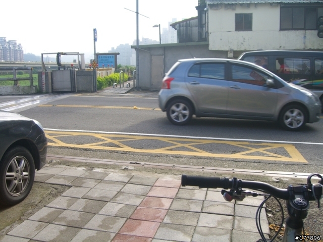 禮門街往中興路方向自行車道(圖多)