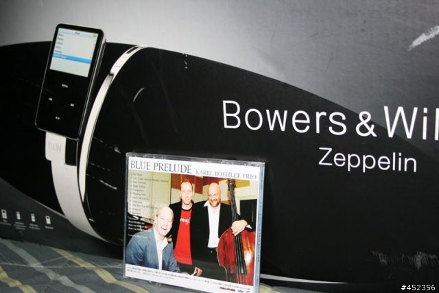 [ 簡單開箱分享 ] B&W Bowers&Wilkins Zeppelin 高音質的飛船~