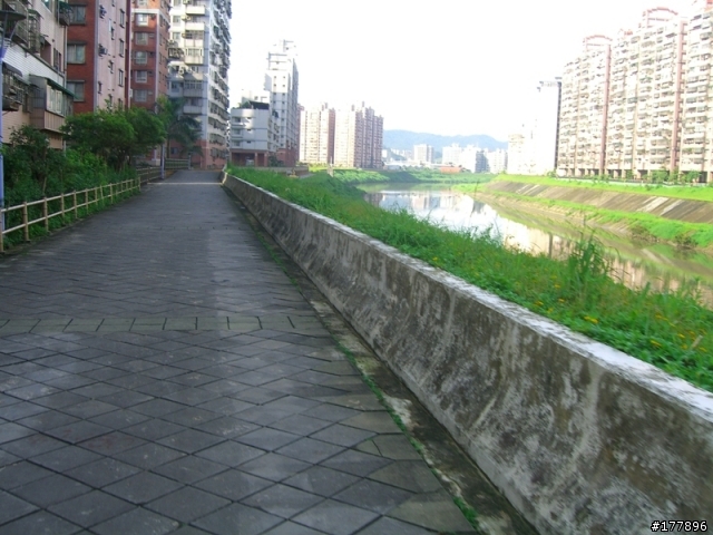 禮門街往中興路方向自行車道(圖多)