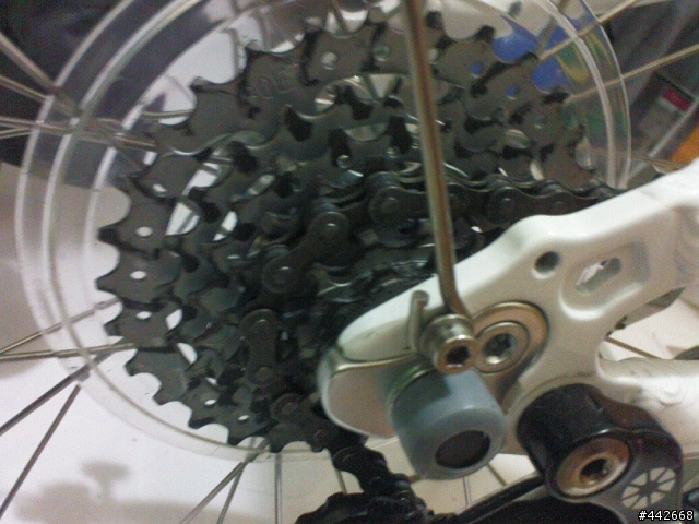 麻煩 各位幫我看看這組 飛輪 是 卡式 還是 鎖式