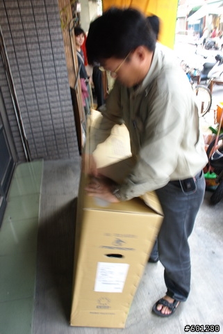 [分享]期待已久的車終於到了~全球限量100台,台灣分配到10台的夢幻車96至尊
