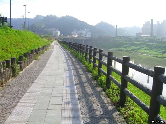 禮門街往中興路方向自行車道(圖多)
