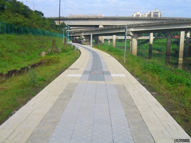 禮門街往中興路方向自行車道(圖多)