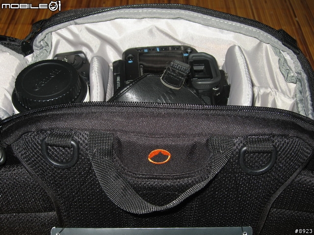 [簡單開箱] Lowepro Inverse 200 AW (2008/6/23新增照片了!)