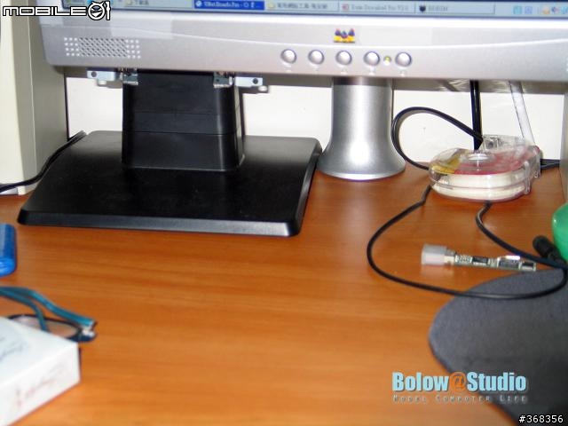[不專業的開箱文]HOOLIN LCD Monitor Arm LA2-23單螢幕懸臂 + LA2-23w雙螢幕懸臂