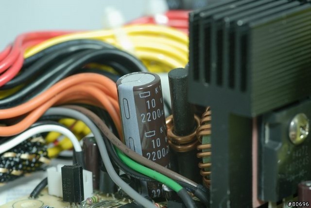 保銳魔族MODU 82+ 625W模組化電源供應器簡介及測試