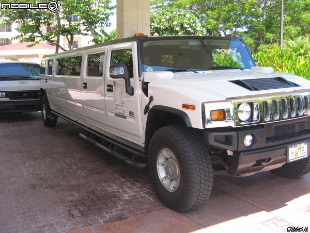 關島的某飯店外看到的加長型汽車