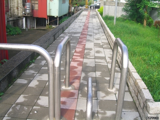 禮門街往中興路方向自行車道(圖多)