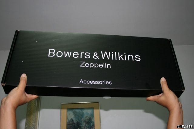 [ 簡單開箱分享 ] B&W Bowers&Wilkins Zeppelin 高音質的飛船~