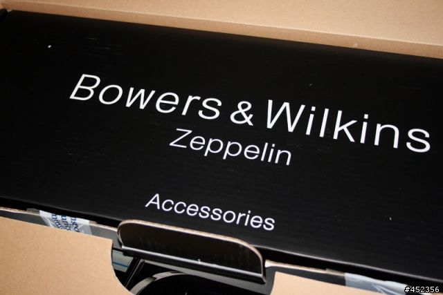 [ 簡單開箱分享 ] B&W Bowers&Wilkins Zeppelin 高音質的飛船~