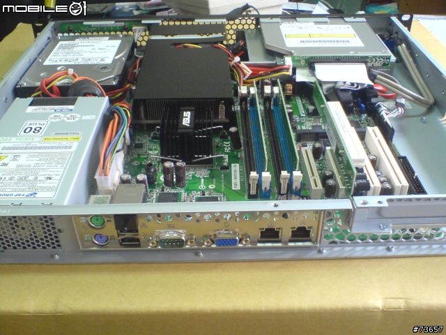 ASUS RS-100伺服器開箱文～～