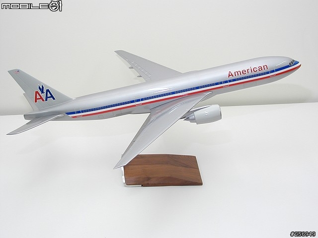 [分享]1:100  American Airlines 777-200飛機模型